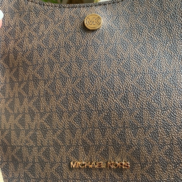 Authentic MICHAEL KORS Signature leather snap magnetic top Crossbody - Picture 15 of 15